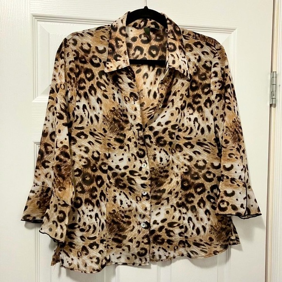 ⭐️2/$30⭐️ Two piece leopard/animal print blouse & matching textured tank, size L - Picture 3 of 8